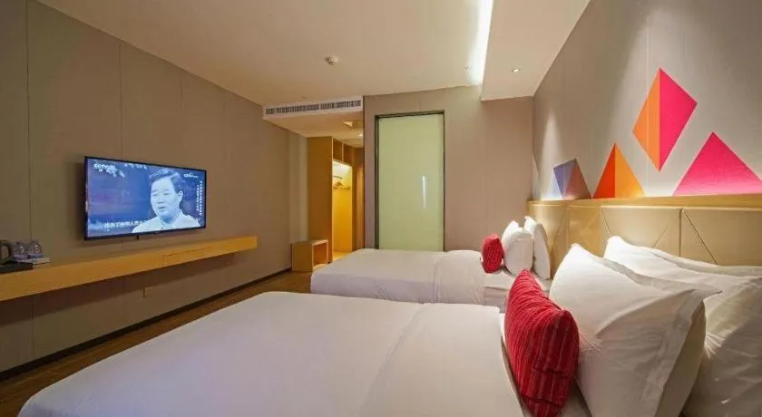 Bed in Borrman Hotel Zhaoqing Sihui Tianguangxu Jade City