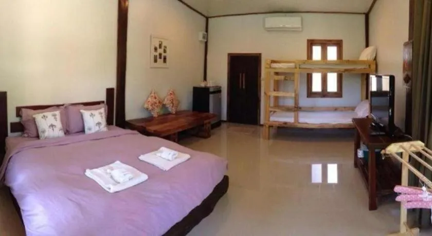 Bed in Banmaihom Resort Amphawa
