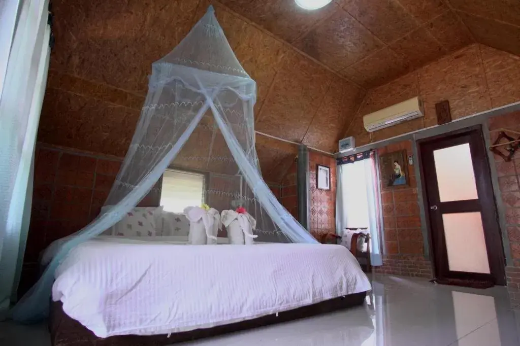 Bed in Banmaihom Resort Amphawa Bed in Banmaihom Resort Amphawa
