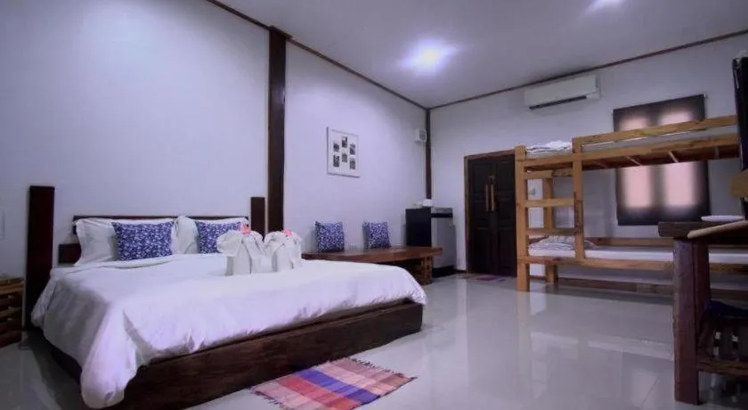 Bed in Banmaihom Resort Amphawa