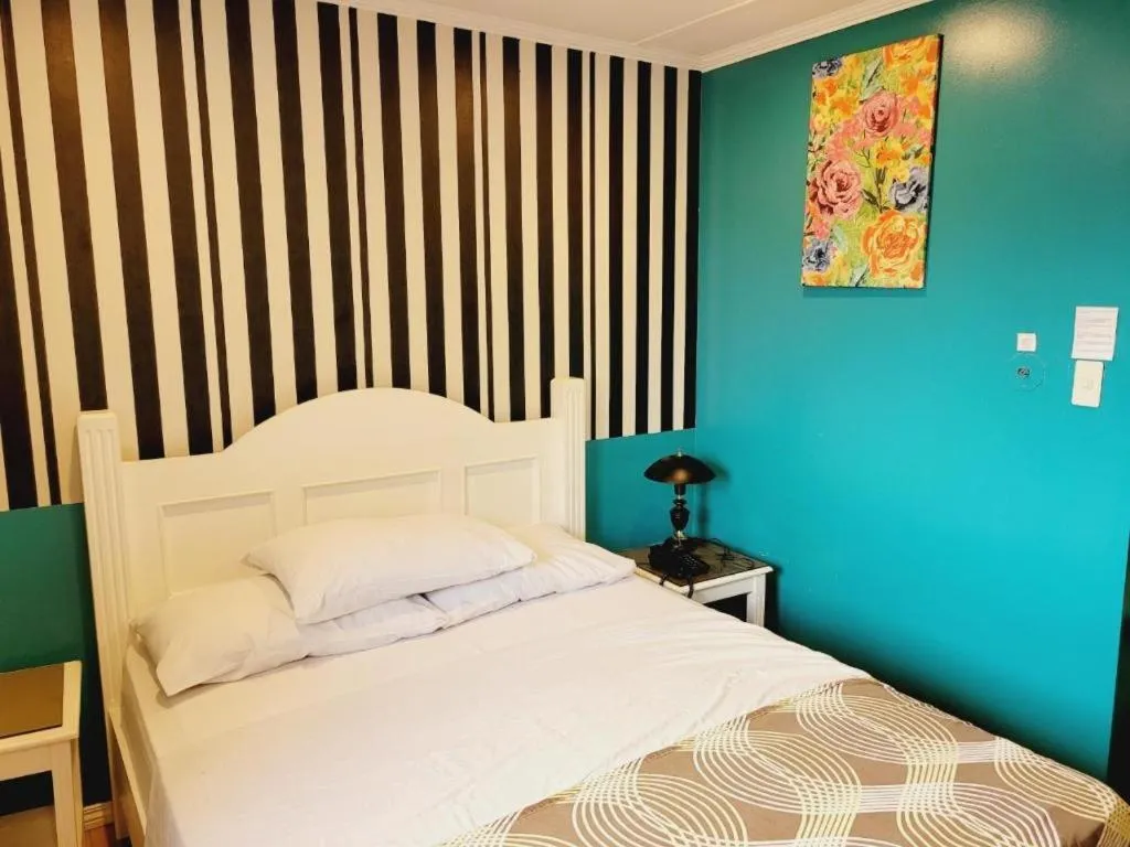 Bed in Walk Around Hotel