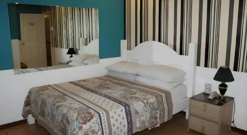 Bed in Walk Around Hotel Bed in Walk Around Hotel