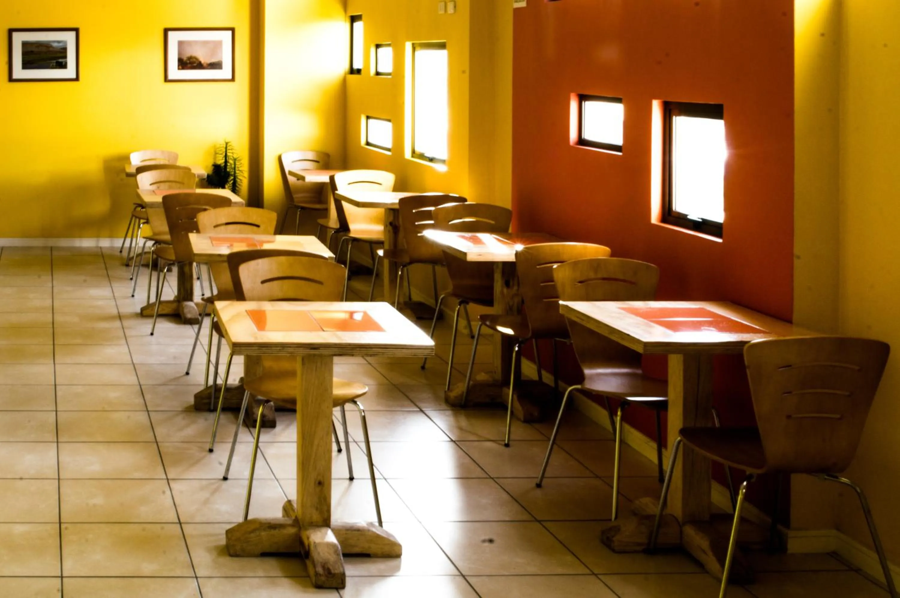 Restaurant/places to eat in Ayelen Express