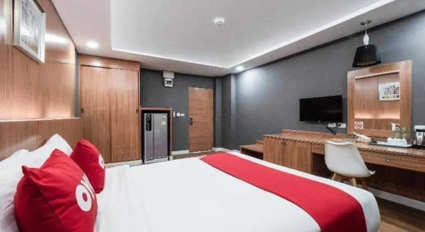 Bed in OYO 1126 Curve Boutique Pattaya
