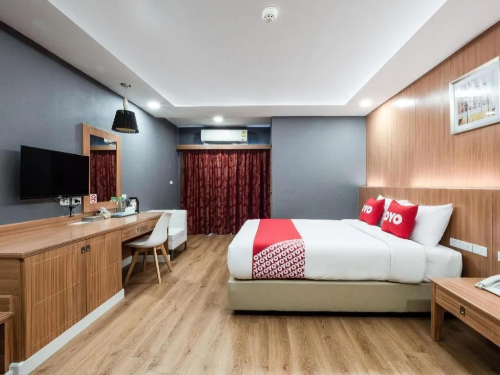 Bed in OYO 1126 Curve Boutique Pattaya