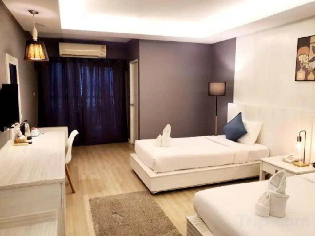 Bed in OYO 1126 Curve Boutique Pattaya