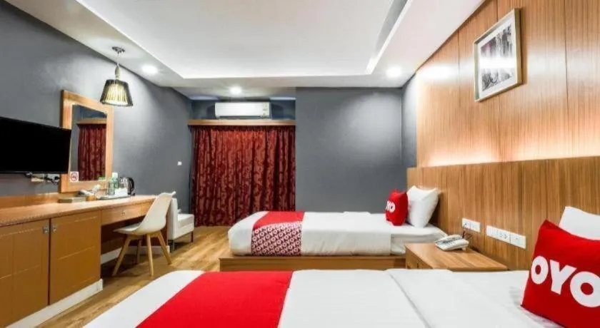 Bed in OYO 1126 Curve Boutique Pattaya