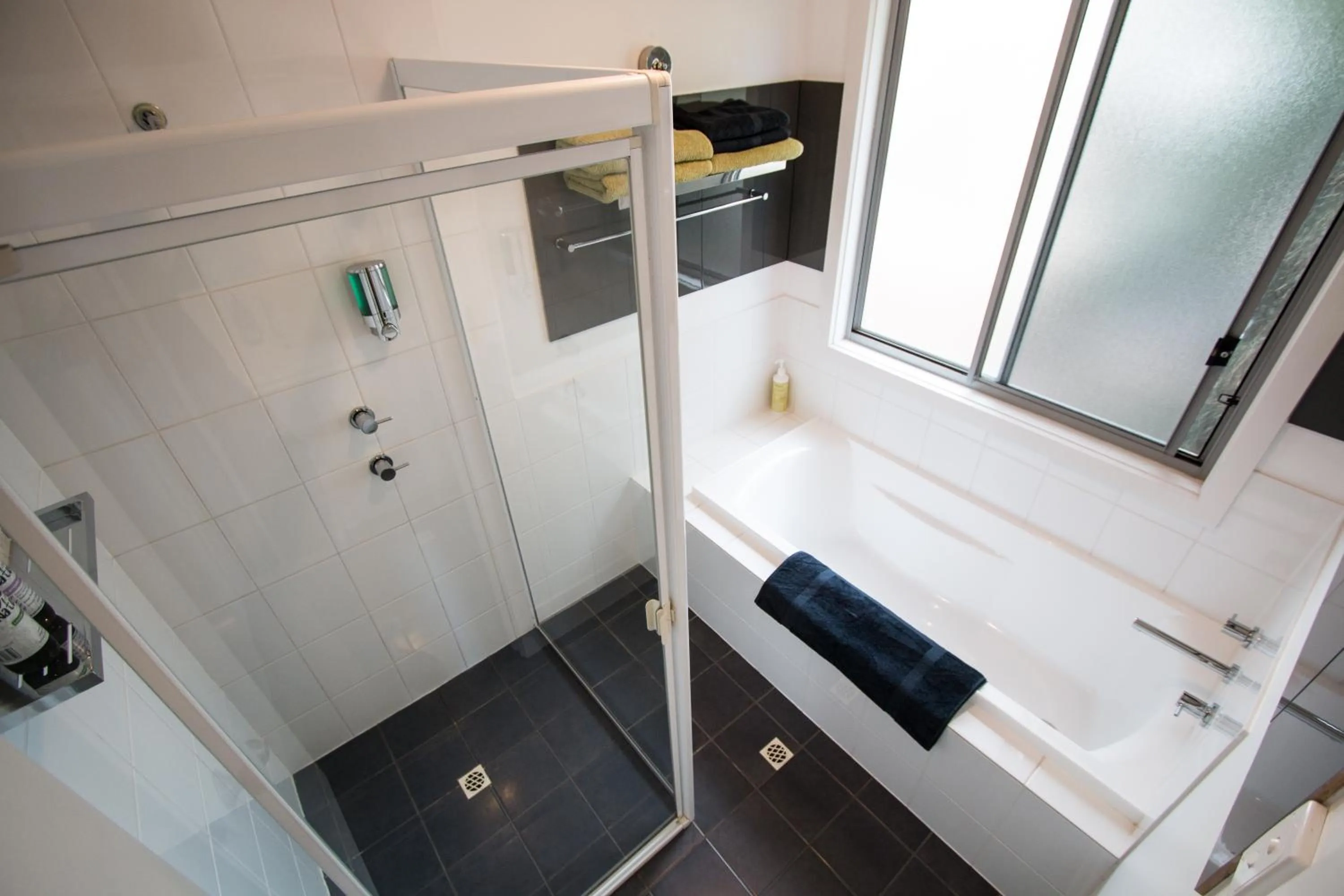 Shower in Coorong Waterfront Retreat