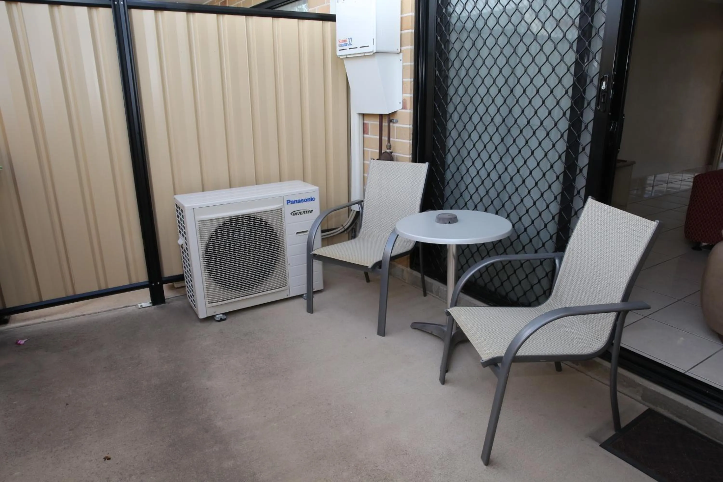 Self Contained Unit in Emerald Central Palms Motel