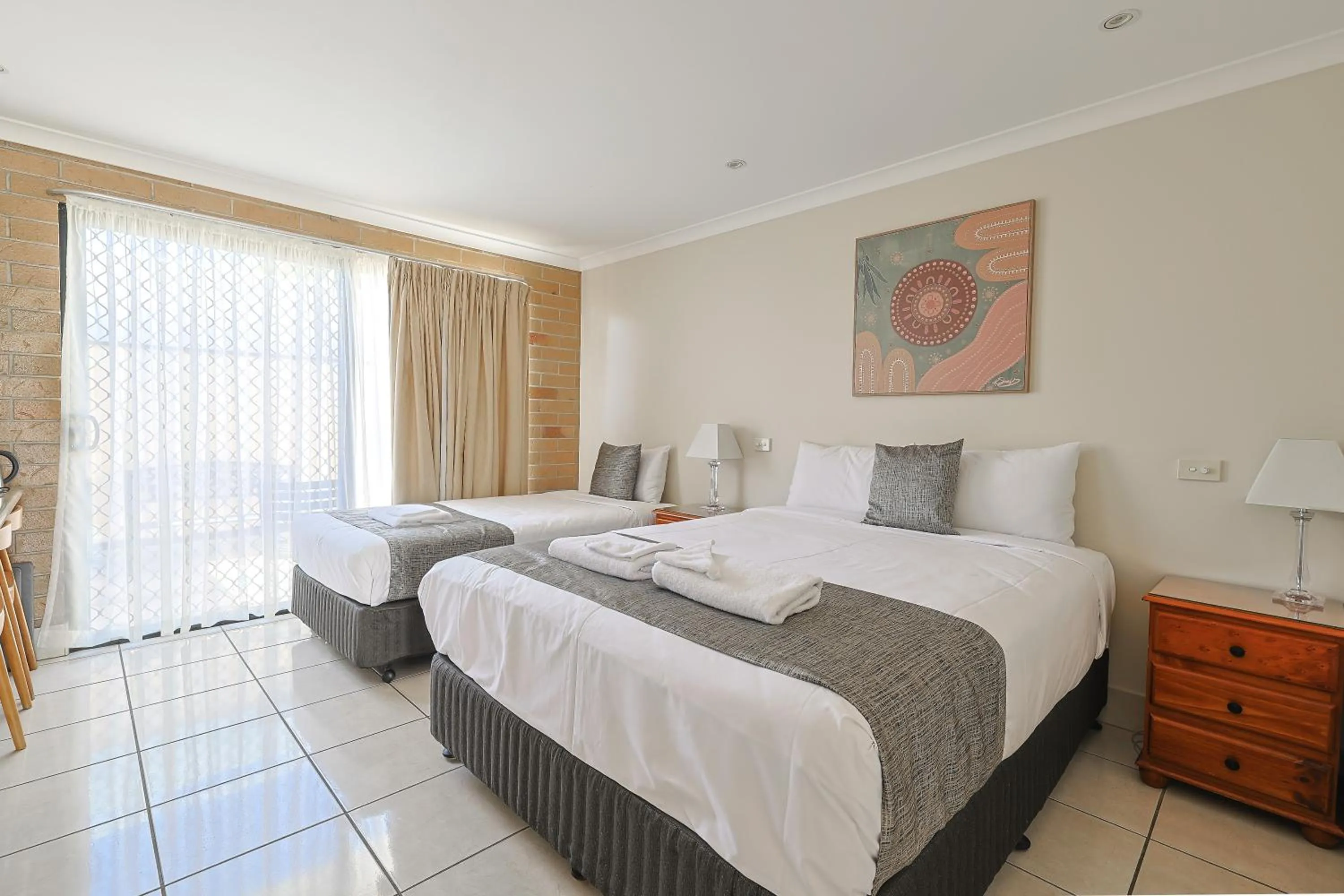 View (from property/room), Bed in Emerald Central Palms Motel