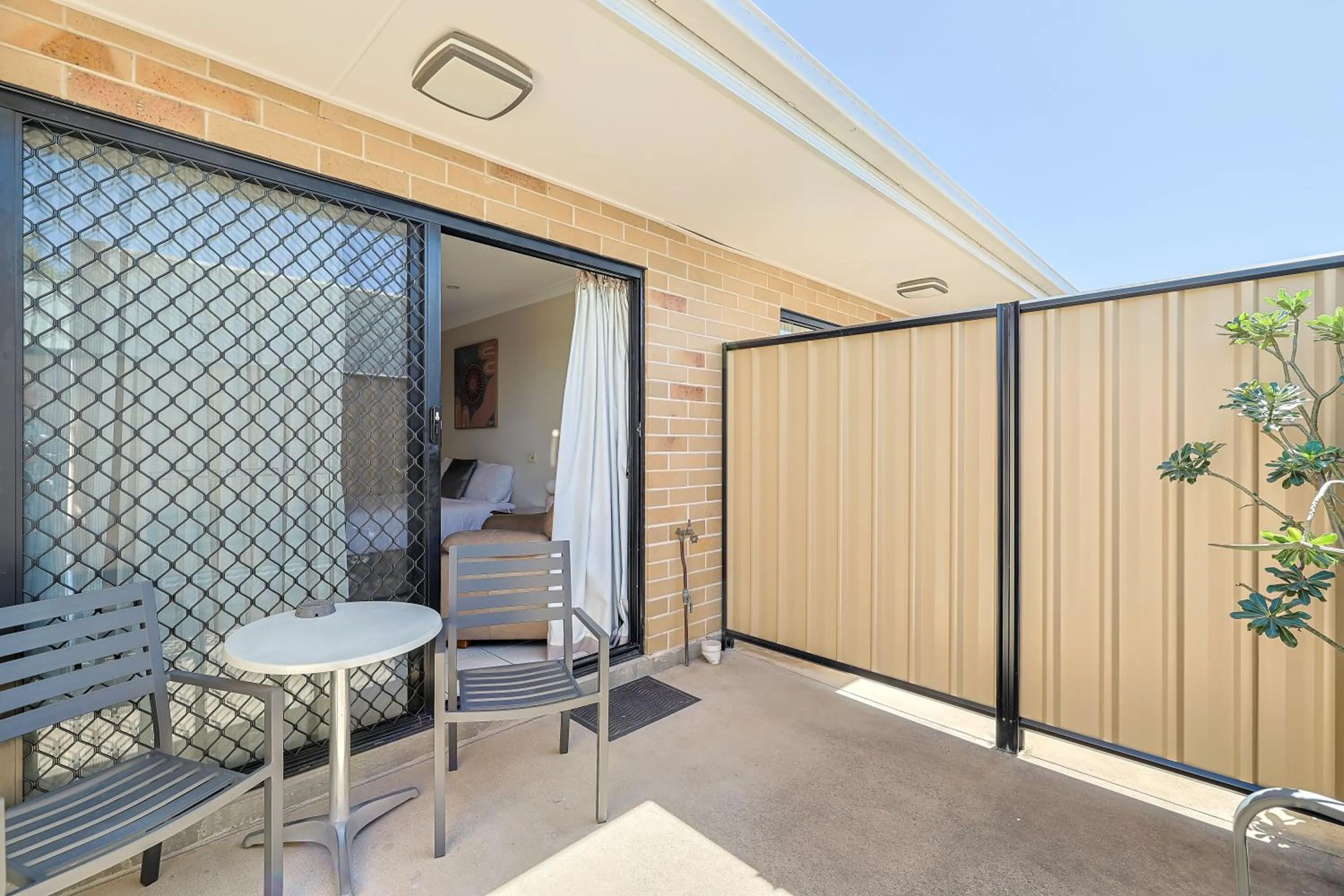 Patio in Emerald Central Palms Motel