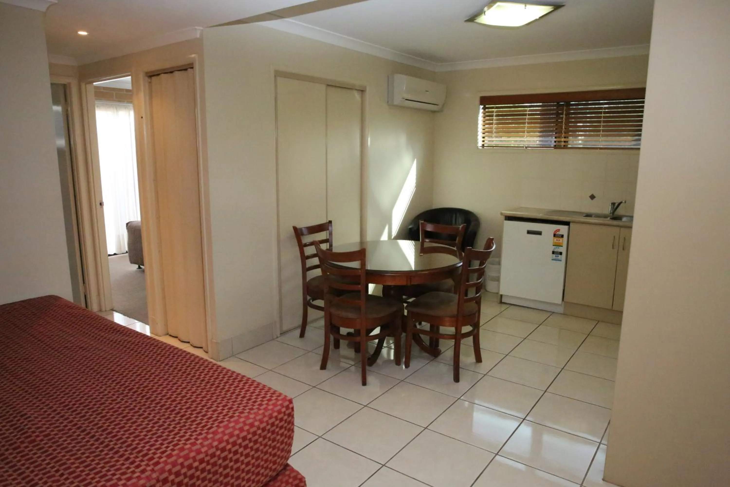 Self Contained Unit in Emerald Central Palms Motel