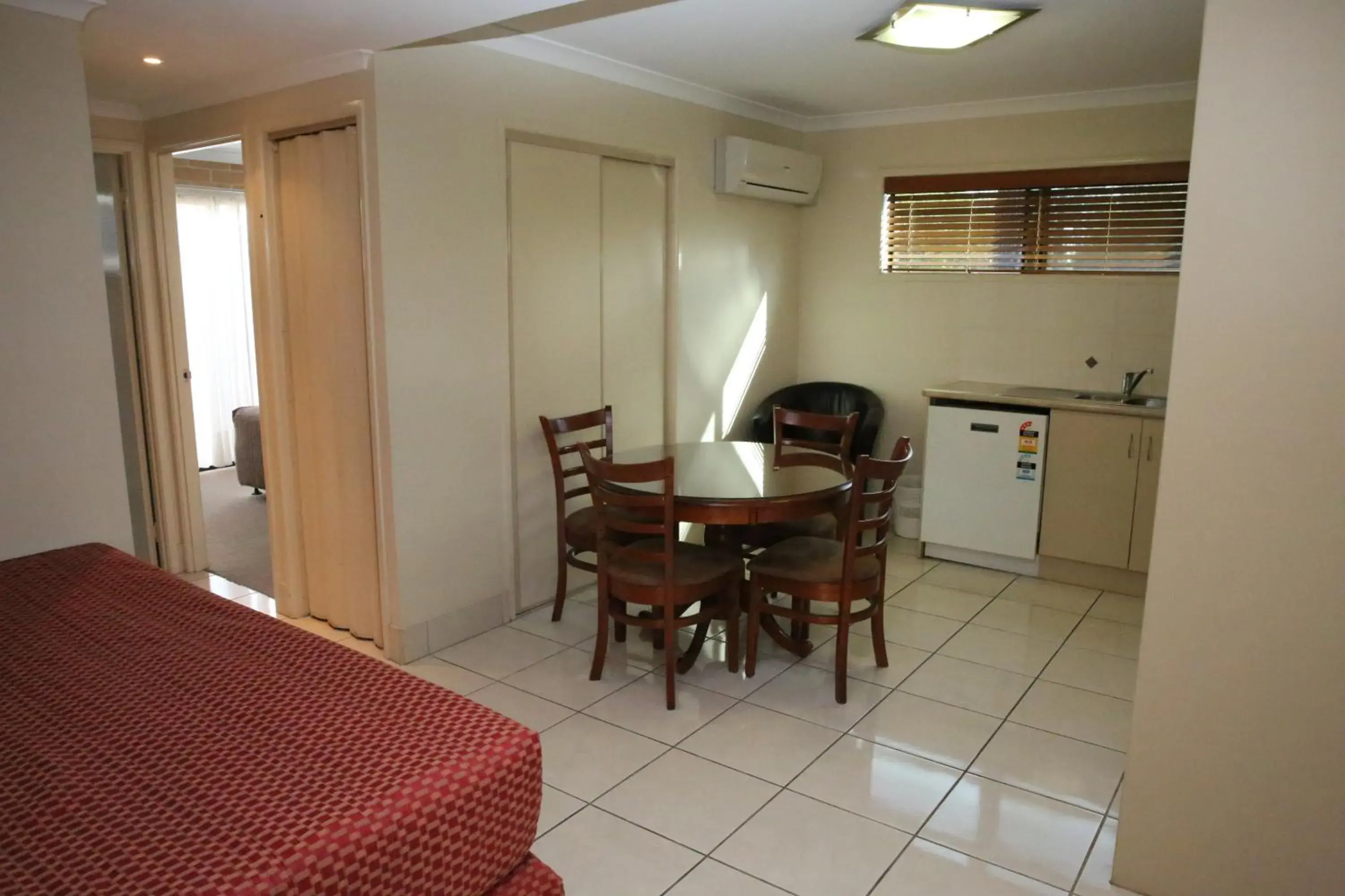 Self Contained Unit in Emerald Central Palms Motel Self Contained Unit in Emerald Central Palms Motel