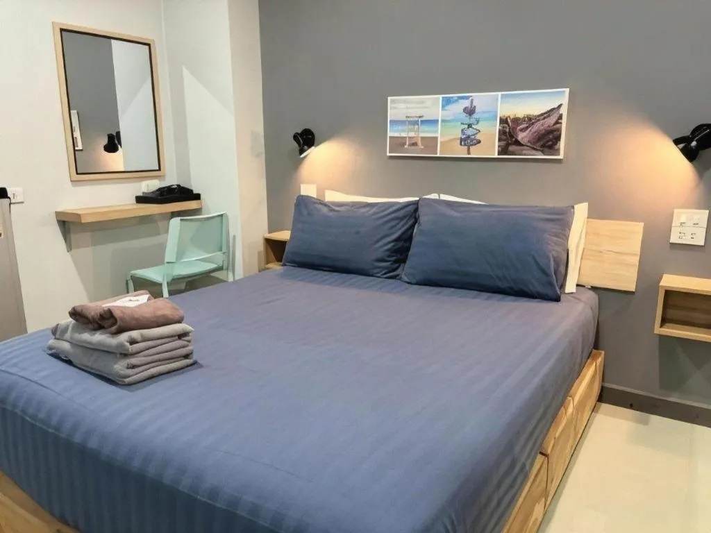 Bed in The Hub Hotel Surin