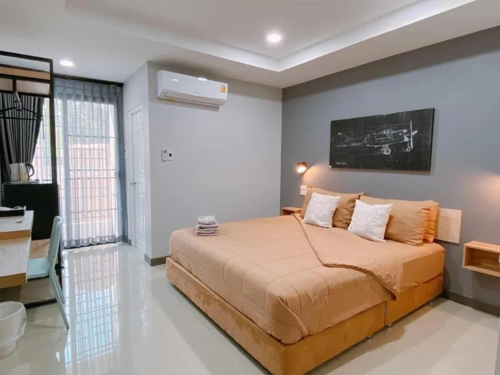 Bed in The Hub Hotel Surin