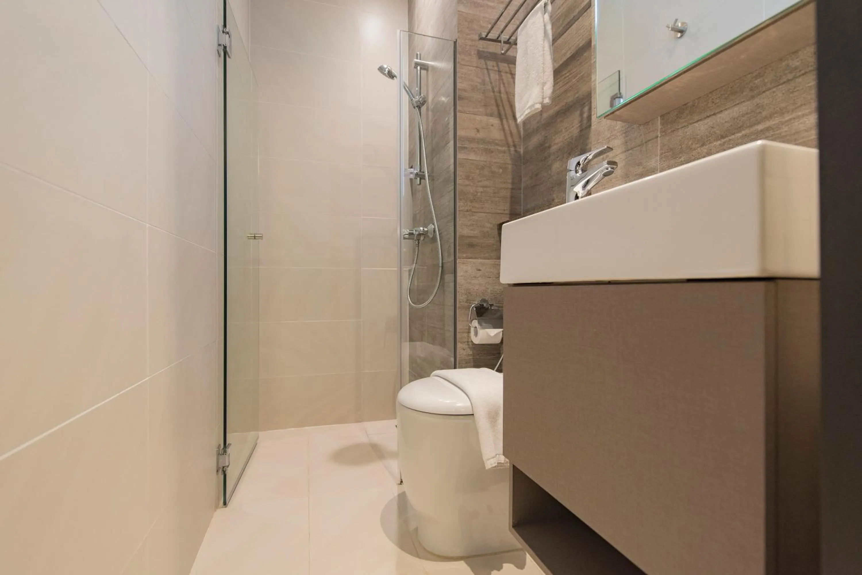 Bathroom in Louis Kienne Serviced Residences - Havelock