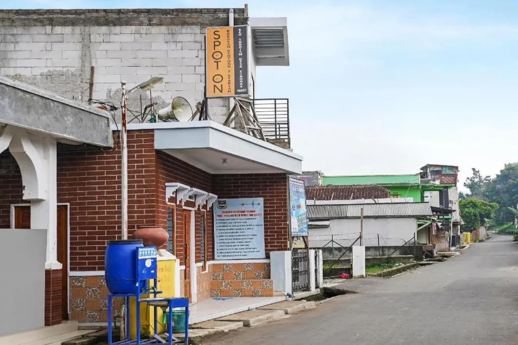 OYO Homes 91009 Eco Tourism Desa Cibodas Areng 4 Syariah