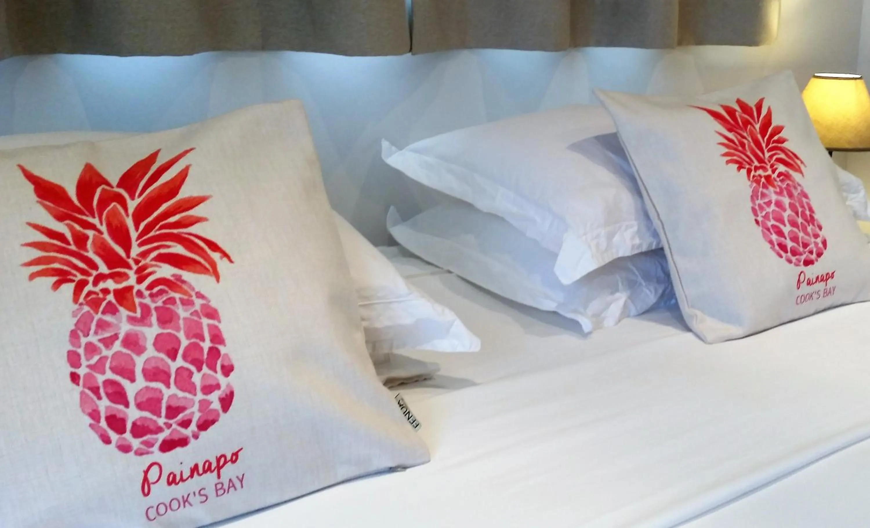 Decorative detail, Bed in Fare Suisse Tahiti - Guesthouse