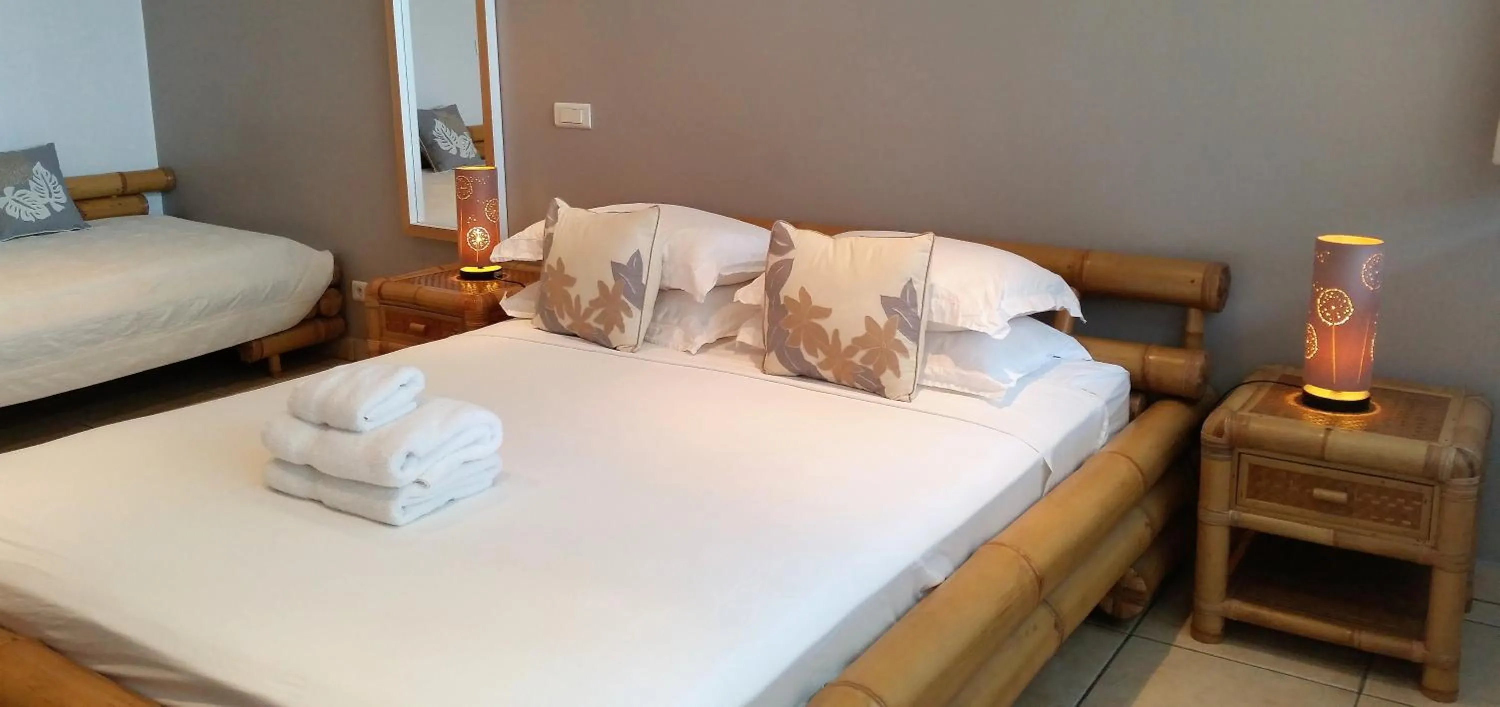 Bedroom, Bed in Fare Suisse Tahiti - Guesthouse