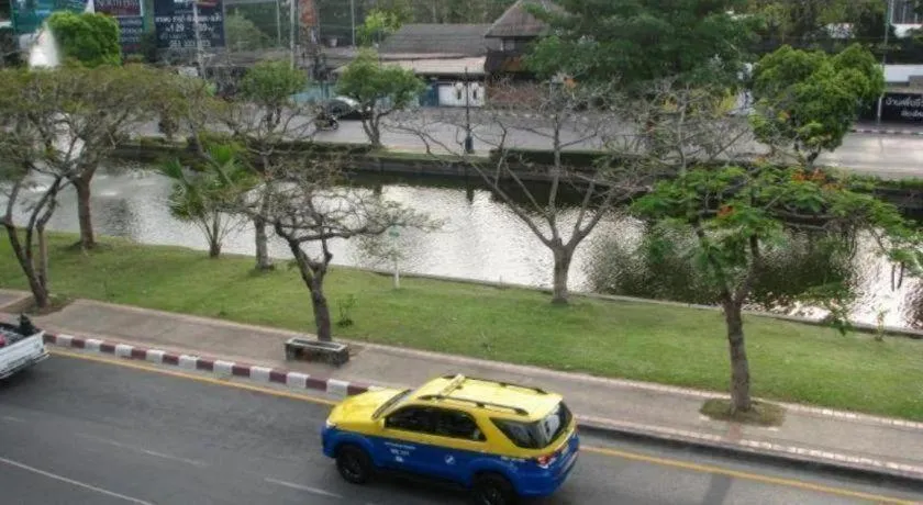 NEAR THE PARK BACKPACK HOUSE