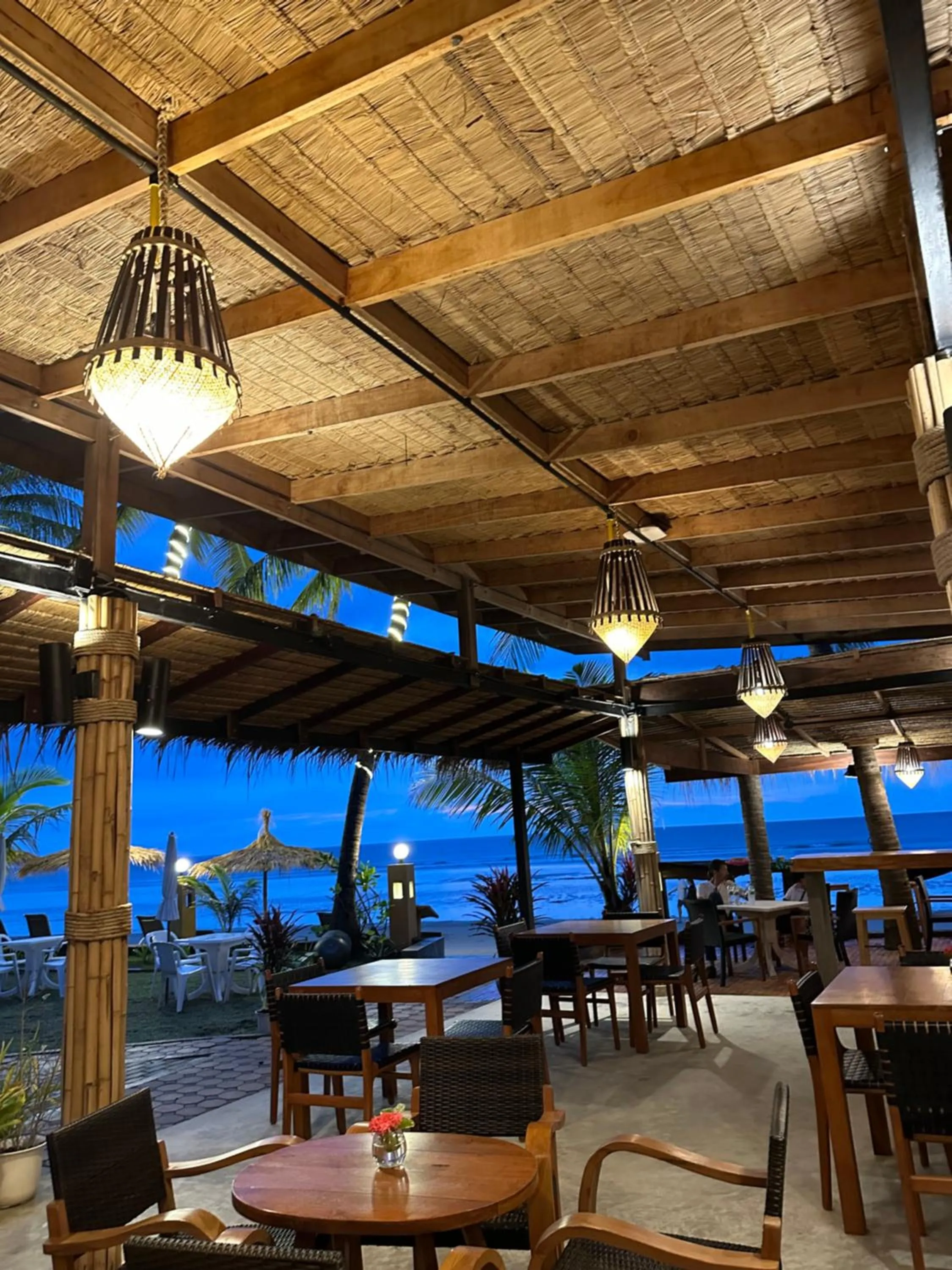 Restaurant/places to eat in Noble House Beach Resort