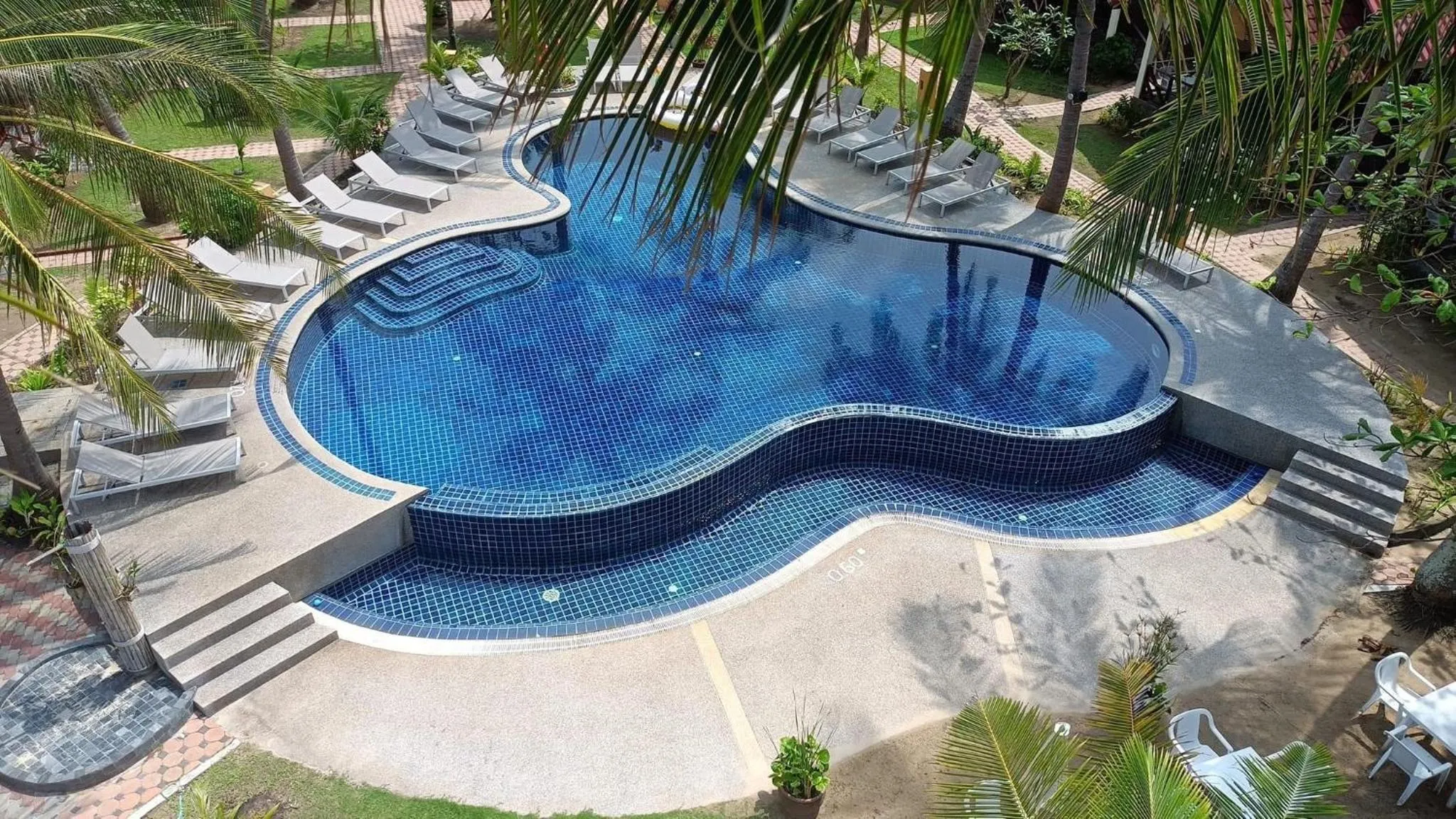 Swimming pool in Noble House Beach Resort