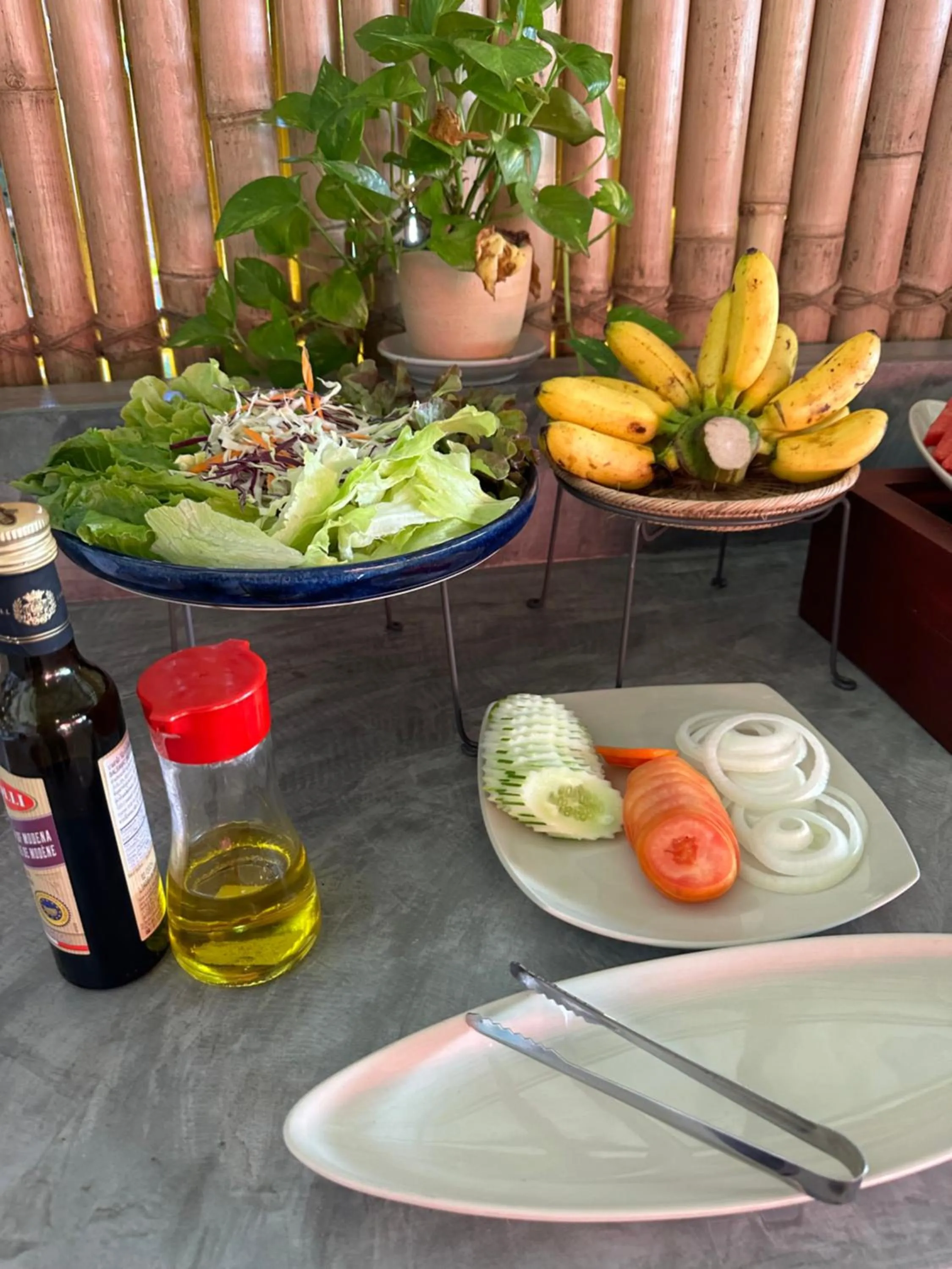 Food and drinks in Noble House Beach Resort