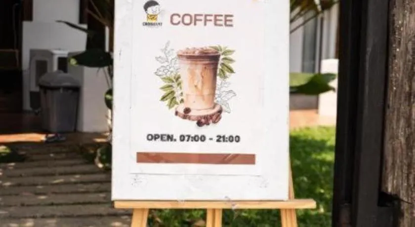 croissant hotel and cafe