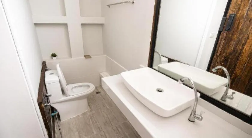 croissant hotel and cafe