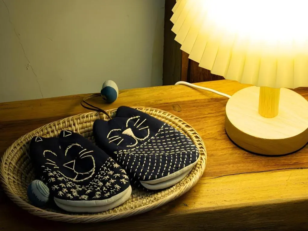 croissant hotel and cafe