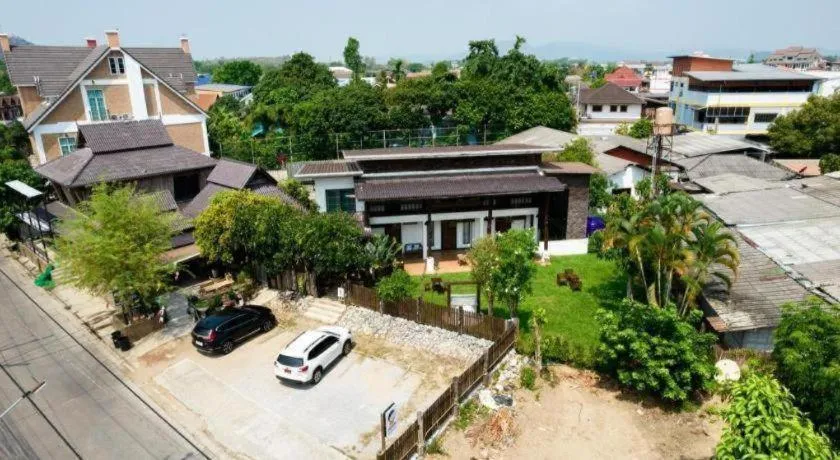 croissant hotel and cafe