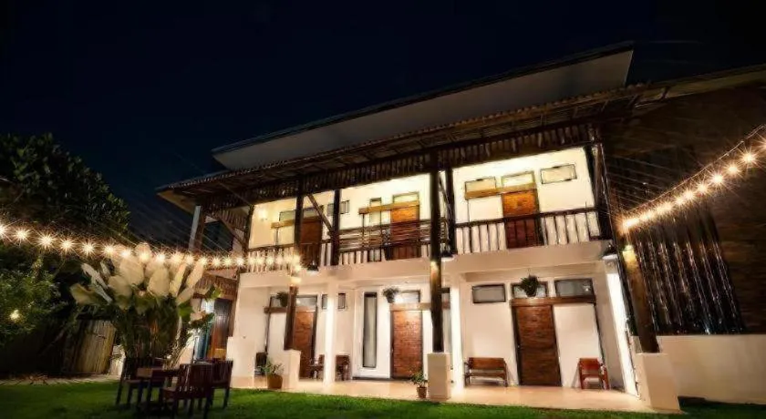 croissant hotel and cafe