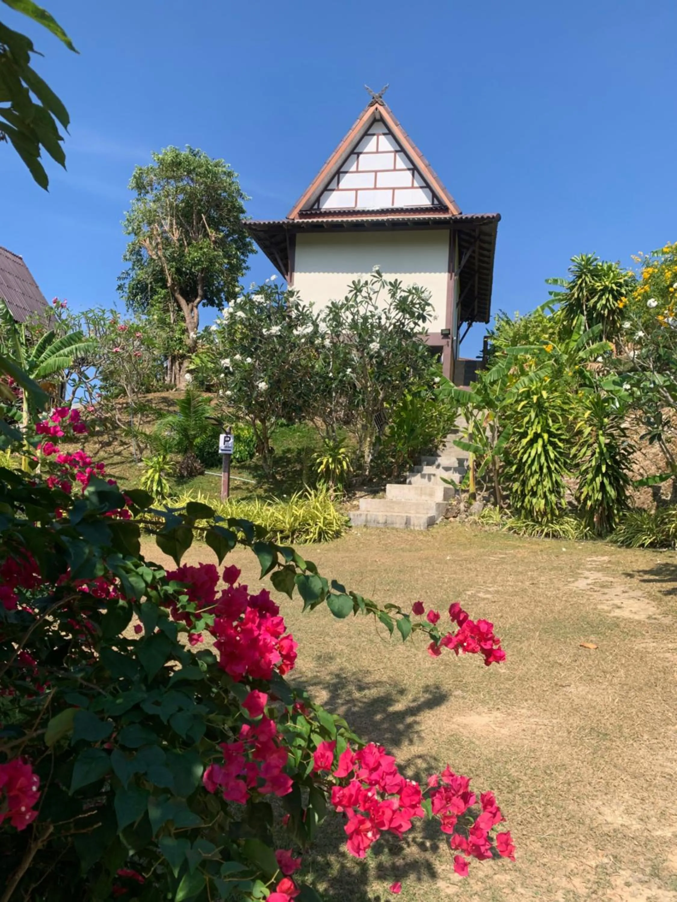 Property building in Phuchawee Lanta