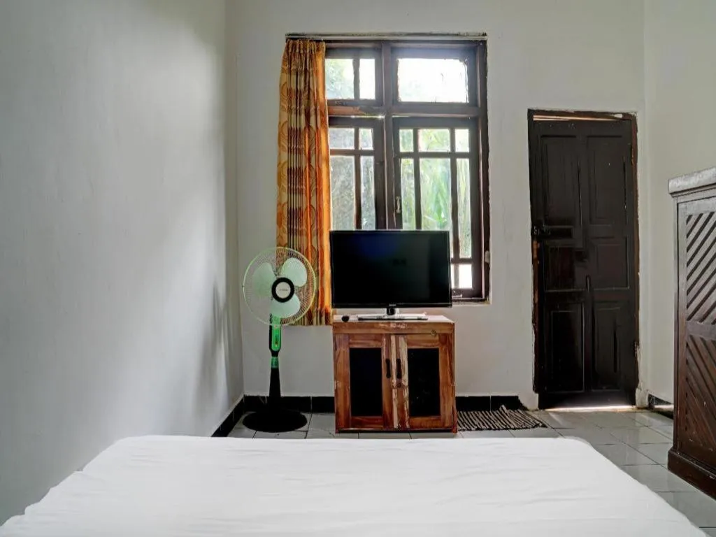 Bed in Hotel O Home Stay Syariah Aom Kusman