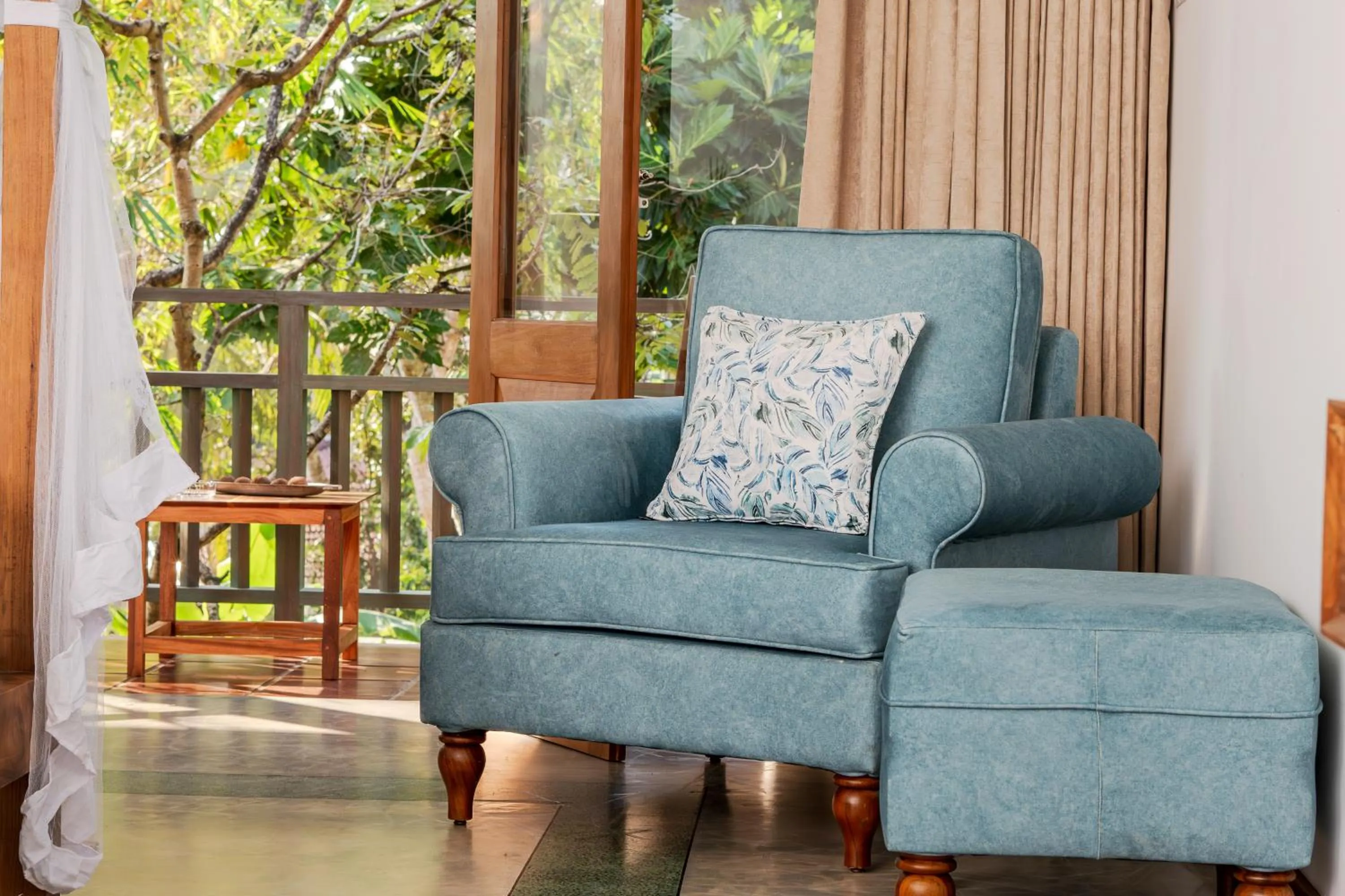 Seating area in Aurora