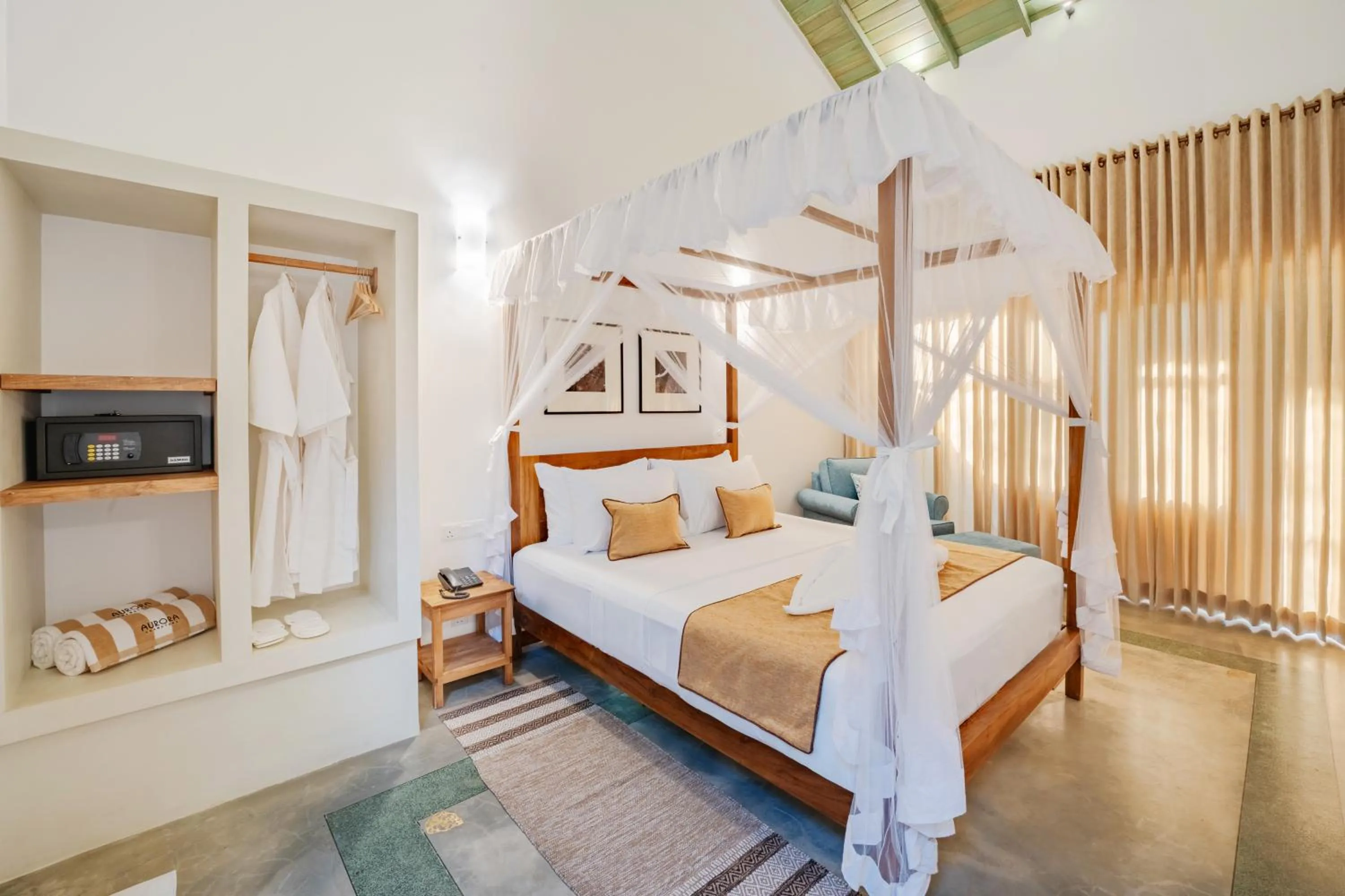 Photo of the whole room, Bed in Aurora