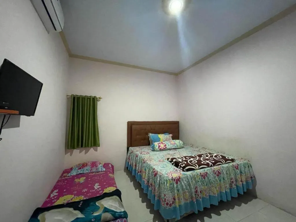 Bed in Hotel O Lima Saudara Syariah