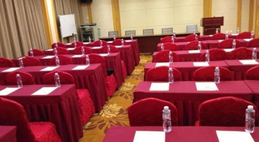 Vienna Hotel Shenzhen Bao'an Airport Taoyuanju Pingluanshan Metro Station