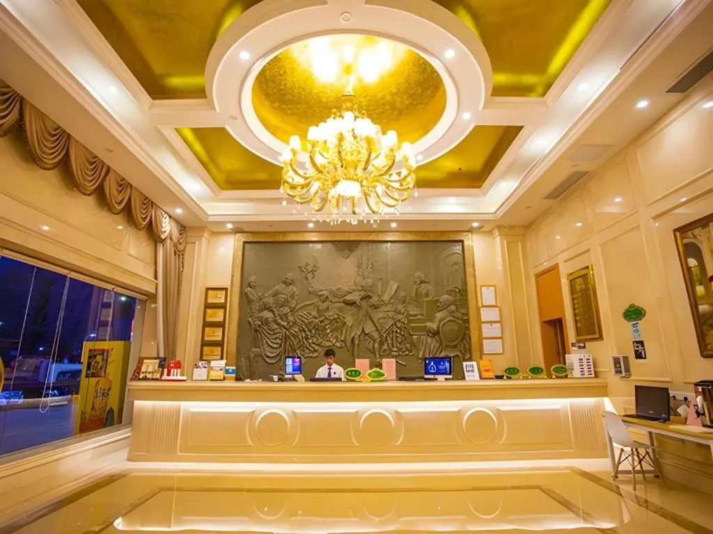 Vienna Hotel Shenzhen Bao'an Airport Taoyuanju Pingluanshan Metro Station