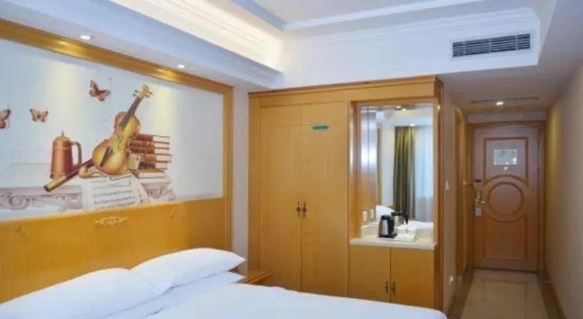 Bed in Vienna Hotel Shenzhen Bao'an Airport Taoyuanju Pingluanshan Metro Station