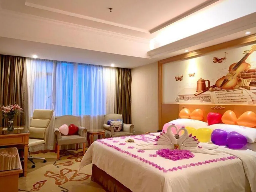 Bed in Vienna Hotel Shenzhen Bao'an Airport Taoyuanju Pingluanshan Metro Station