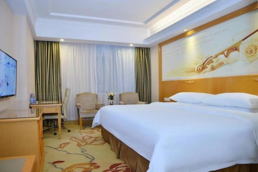Bed in Vienna Hotel Shenzhen Bao'an Airport Taoyuanju Pingluanshan Metro Station