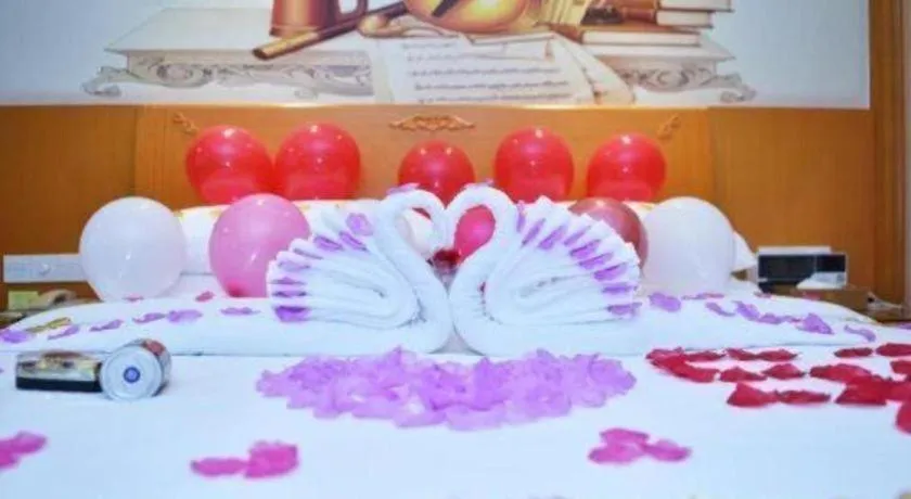 Bed in Vienna Hotel Shenzhen Bao'an Airport Taoyuanju Pingluanshan Metro Station