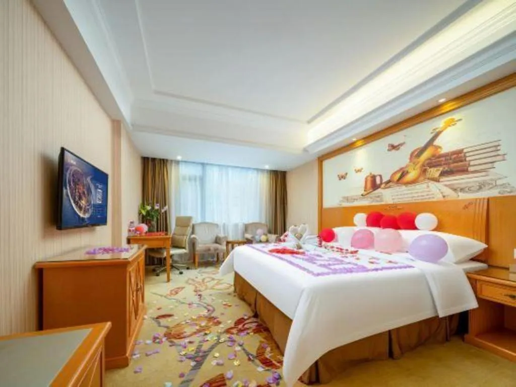 Bed in Vienna Hotel Shenzhen Bao'an Airport Taoyuanju Pingluanshan Metro Station