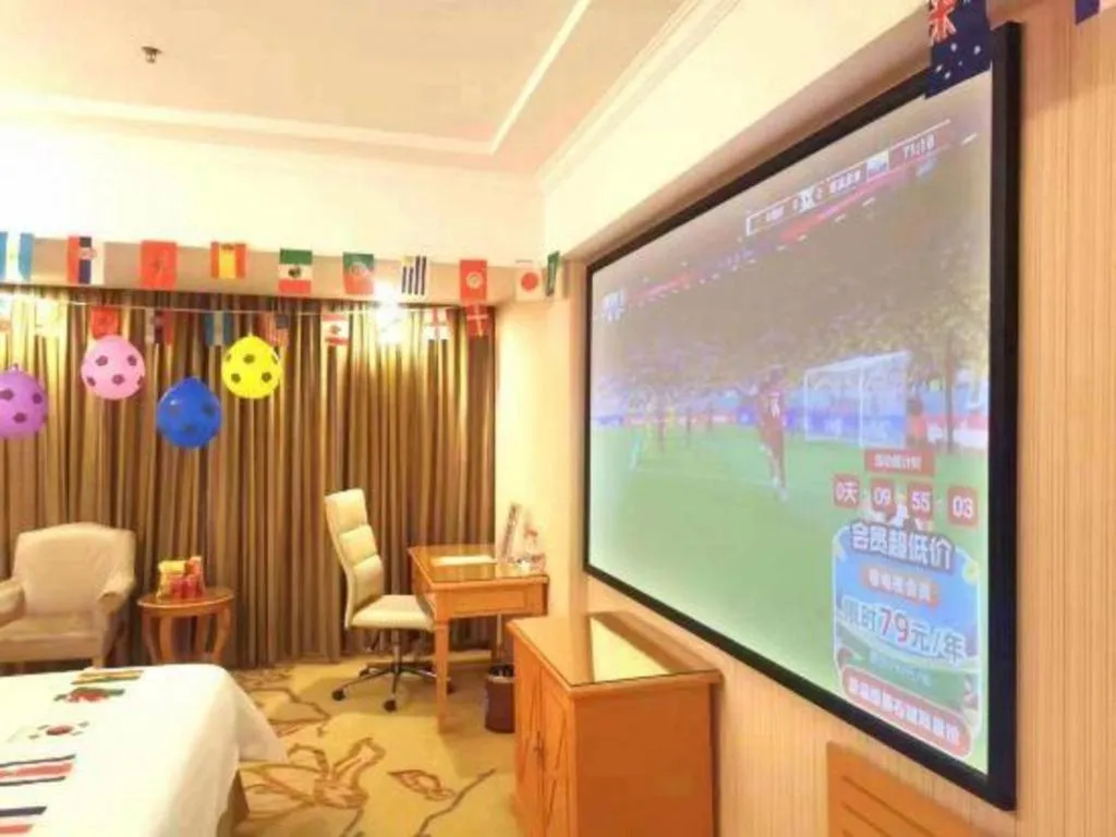 Vienna Hotel Shenzhen Bao'an Airport Taoyuanju Pingluanshan Metro Station