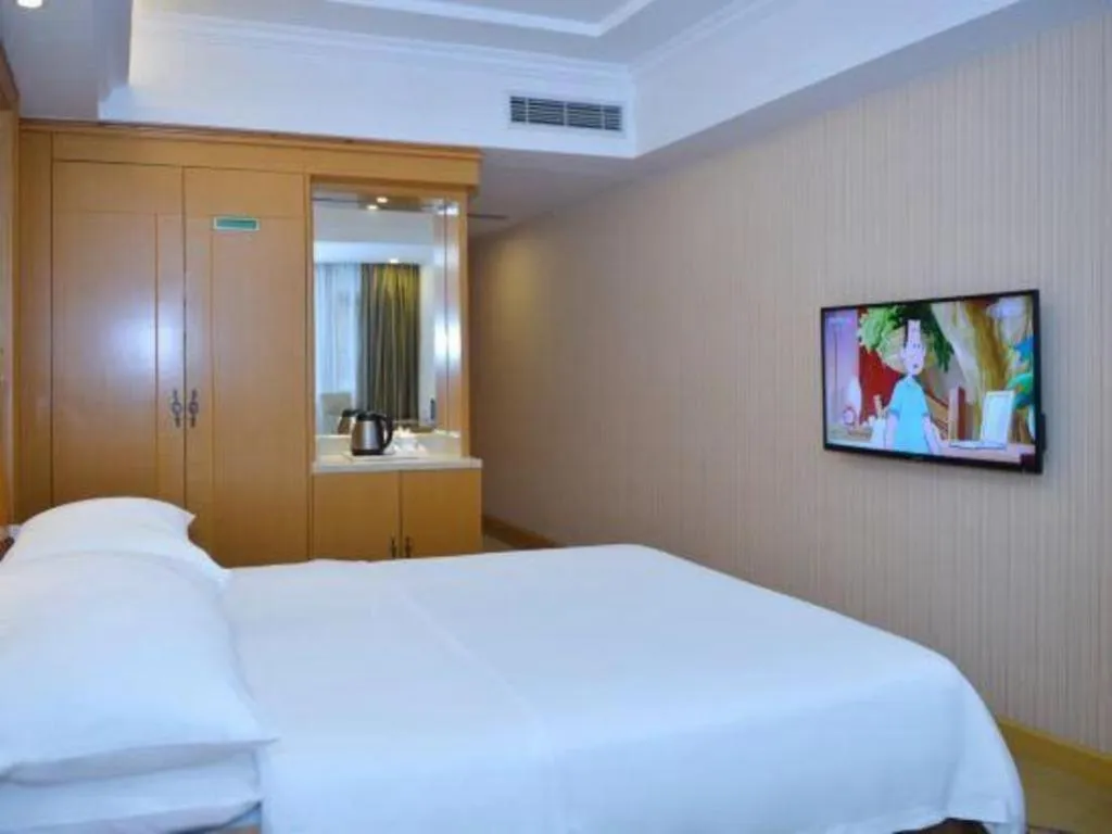 Bed in Vienna Hotel Shenzhen Bao'an Airport Taoyuanju Pingluanshan Metro Station