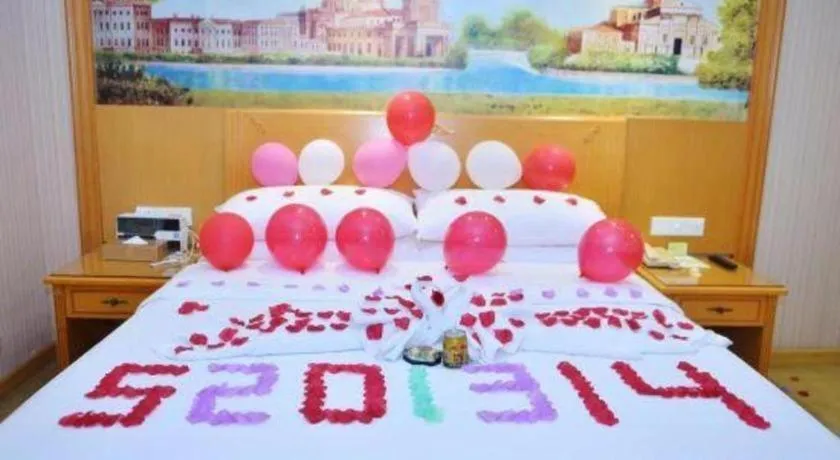 Bed in Vienna Hotel Shenzhen Bao'an Airport Taoyuanju Pingluanshan Metro Station