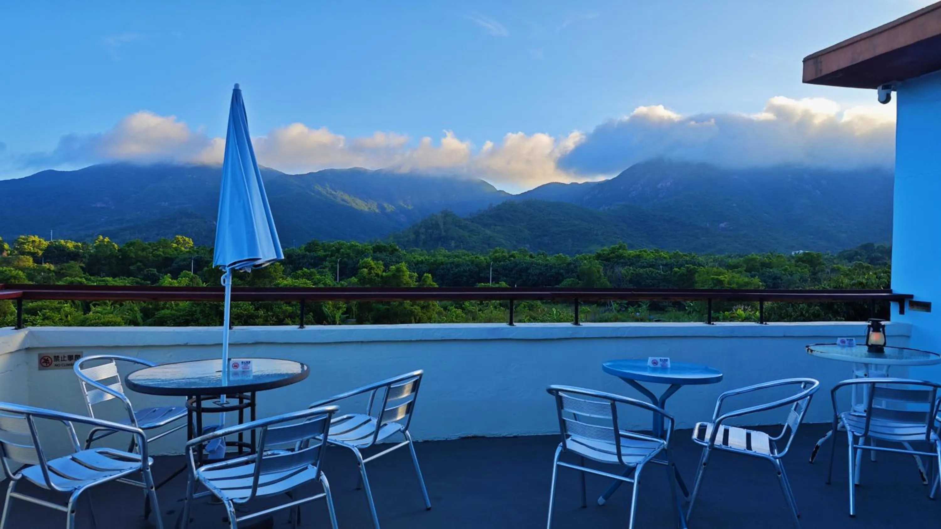 Mountain view in Cloud Tree Inn Boutique Guesthouse XiChong DaPeng ShenZhen 深圳大鹏西涌云树里民宿Yun Shu Li