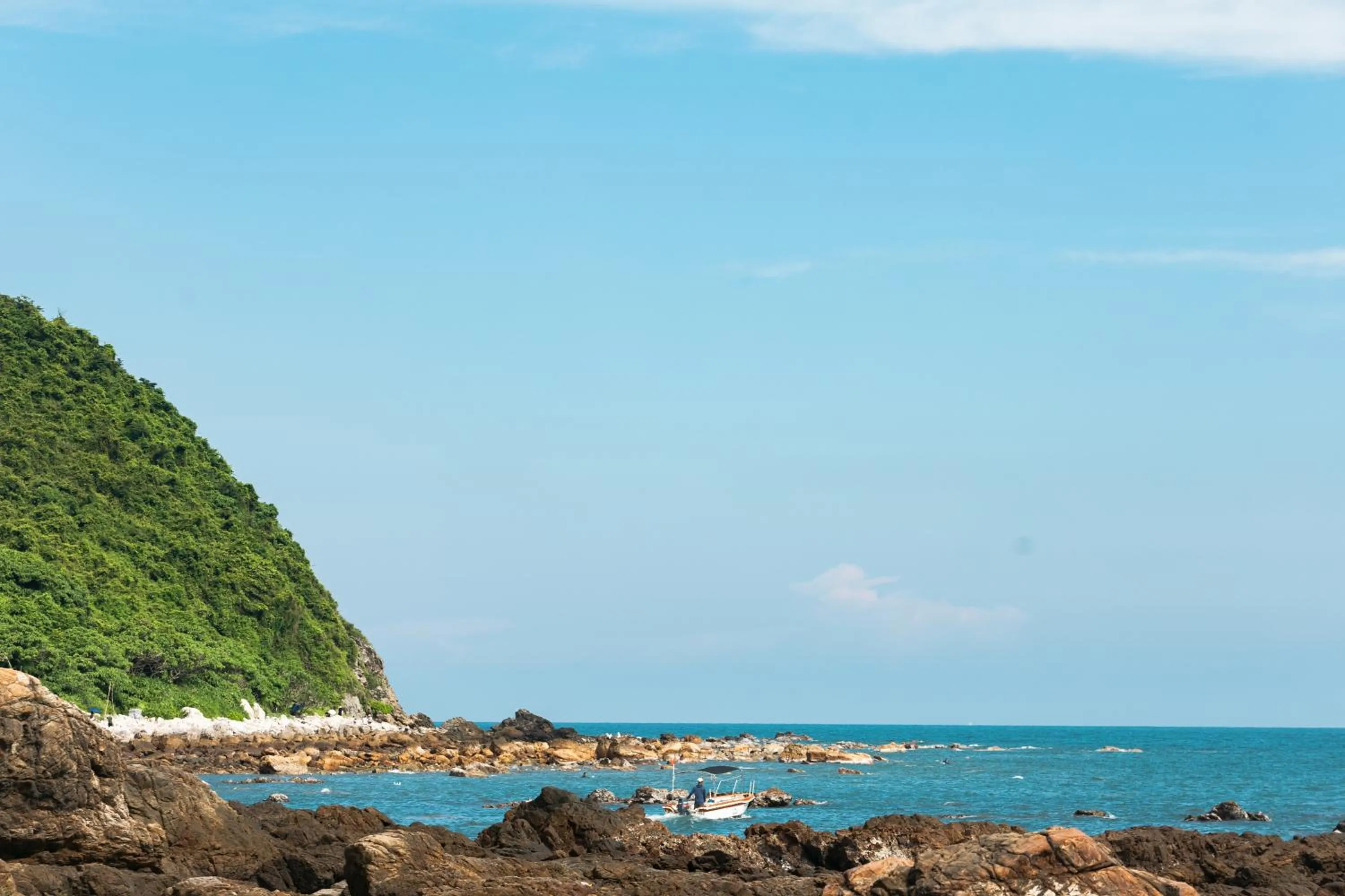 Beach in Cloud Tree Inn Boutique Guesthouse XiChong DaPeng ShenZhen 深圳大鹏西涌云树里民宿Yun Shu Li