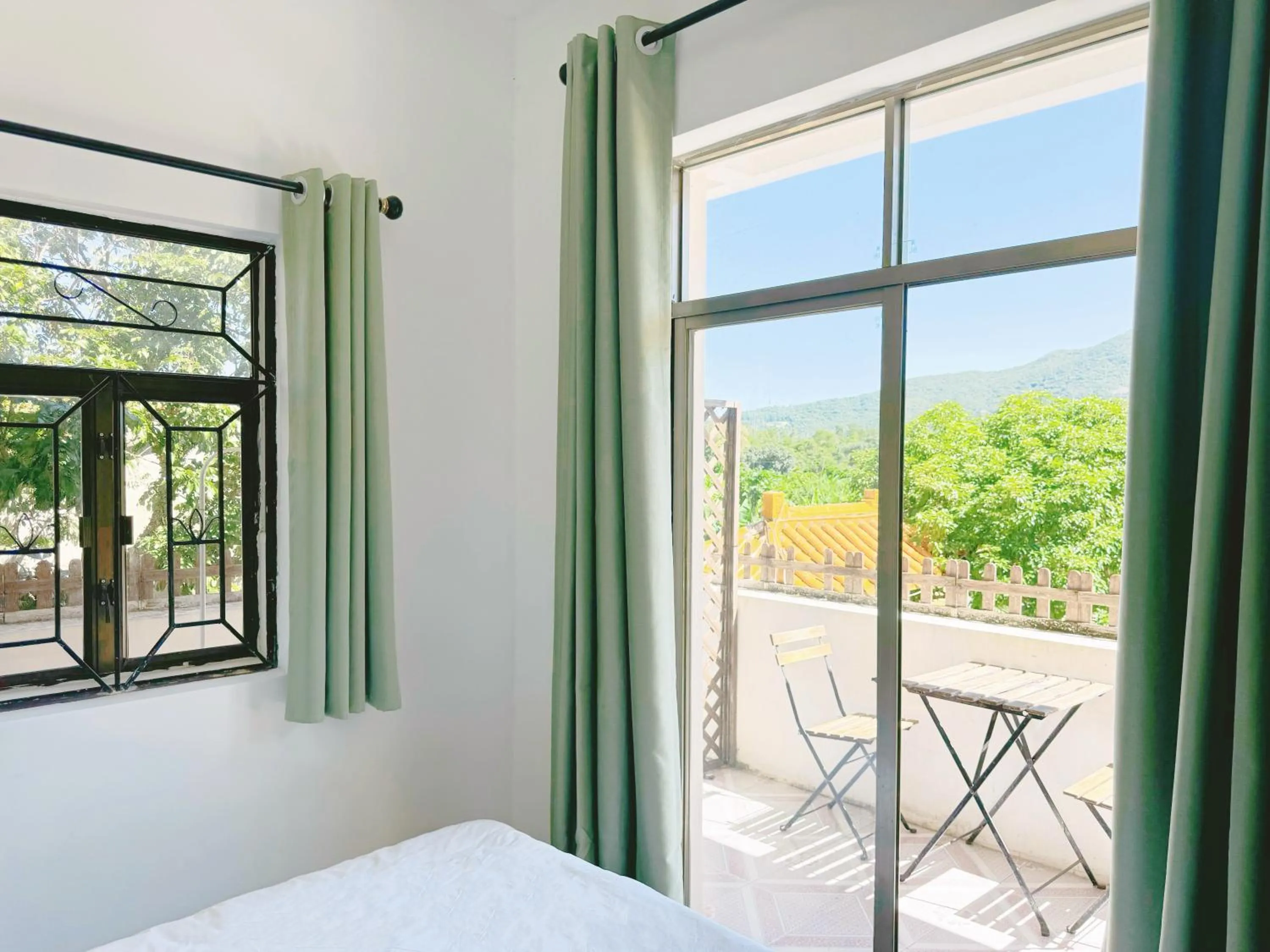 Balcony/Terrace, Bed in Cloud Tree Inn Boutique Guesthouse XiChong DaPeng ShenZhen 深圳大鹏西涌云树里民宿Yun Shu Li